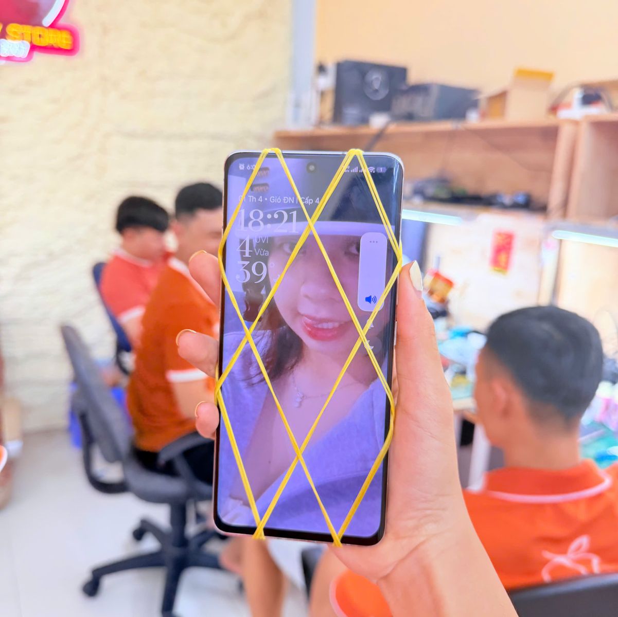 thay kính iphone 12 pro max cần thơ